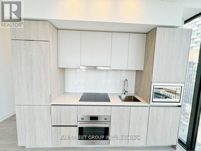 Building Photo - 47 Mutual St