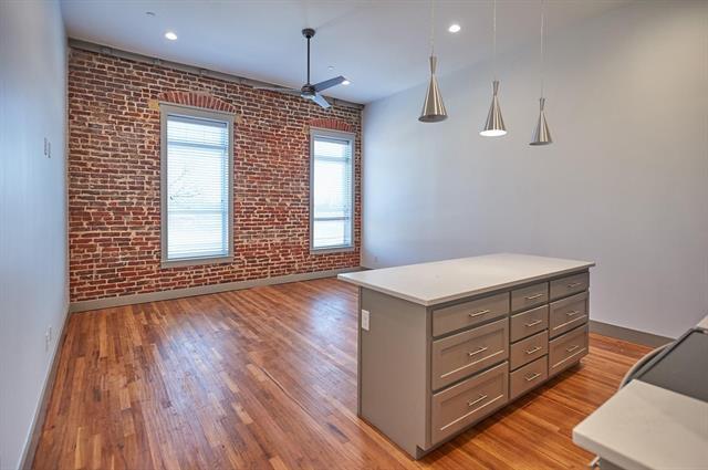 Foto del edificio - 200 W Brown St