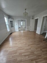 Building Photo - 944 W 21st St