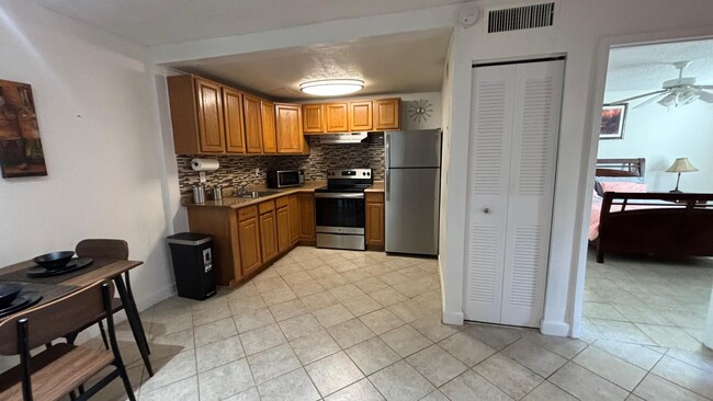 Kitchen - 6519 W Newberry Rd