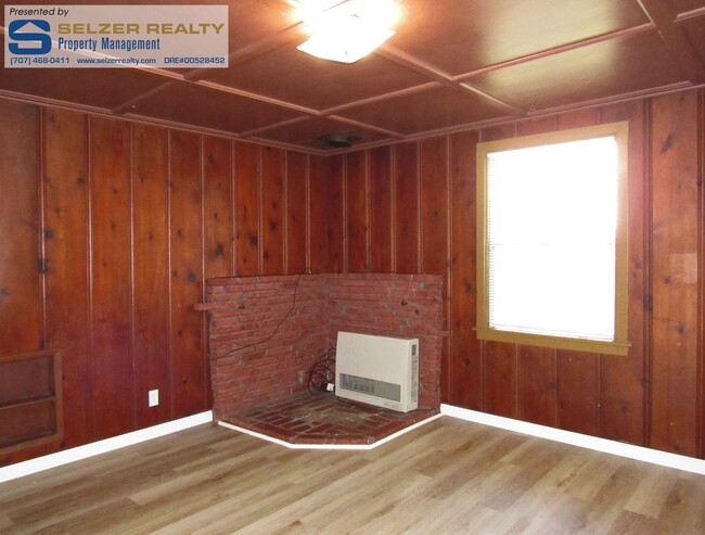 Building Photo - Cozy 2 bd. home w/ yard; close to shopping!