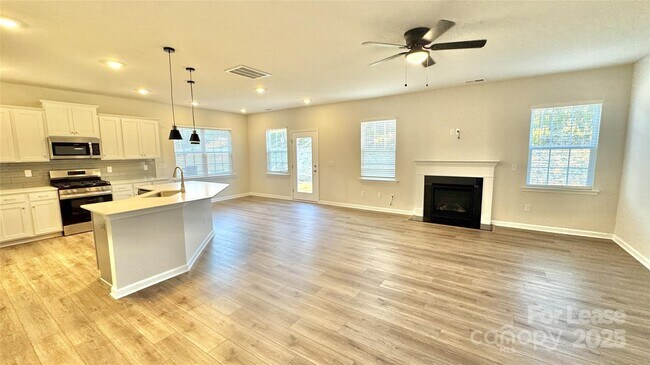 Foto del edificio - 1612 Swallow Tail Dr