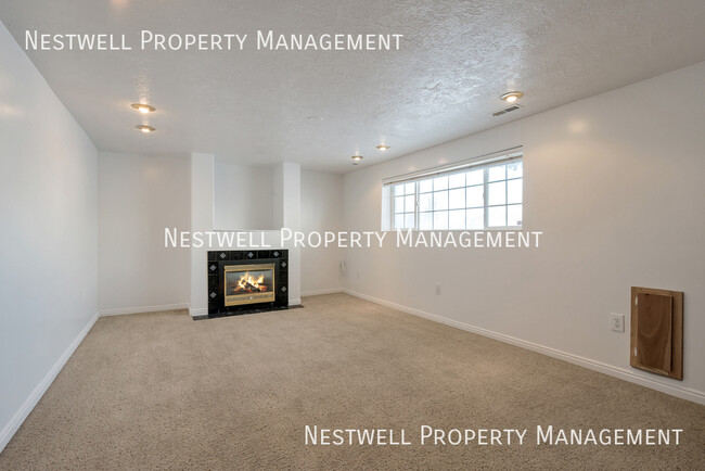 Foto del edificio - 3462 Greenhills Dr
