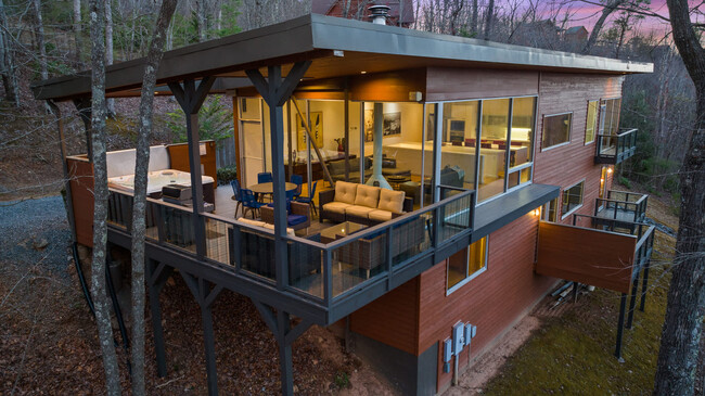 Building Photo - 688 Deer Crest Rd