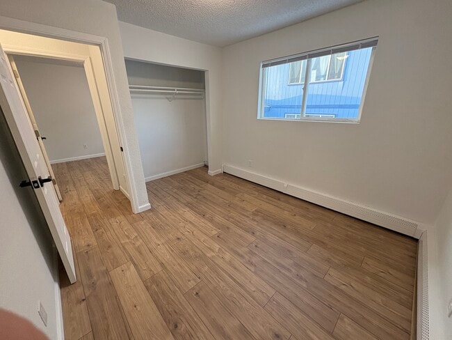 Building Photo - 366 Flower St