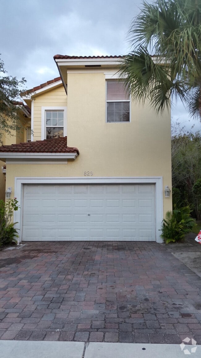 Building Photo - 829 Pipers Cay Dr