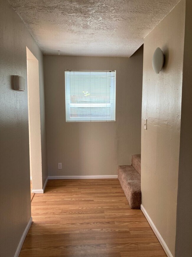 Building Photo - **$500 Off First Month's Rent** Charming H...