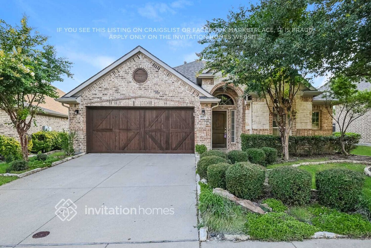 Foto principal - 807 Miramar Dr
