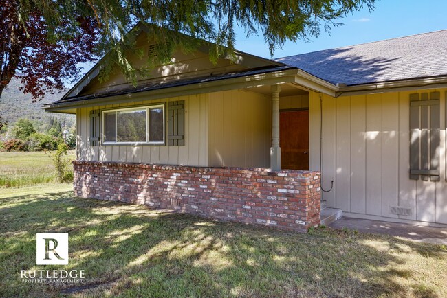 Foto del edificio - 5 Acres in the Applegate Valley with Pasture & Outbuildings