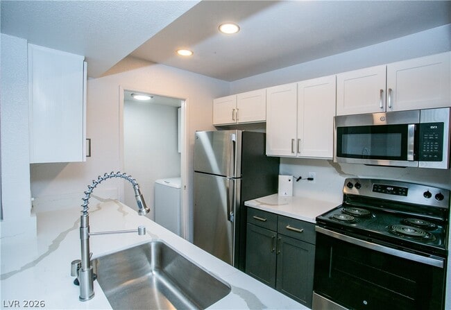 Building Photo - 6750 Del Rey Ave