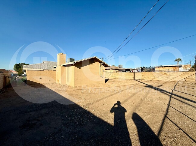 Building Photo - 915 W Piedmont Rd