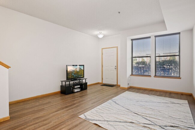 Foto del edificio - 150 E Burnsville Pkwy
