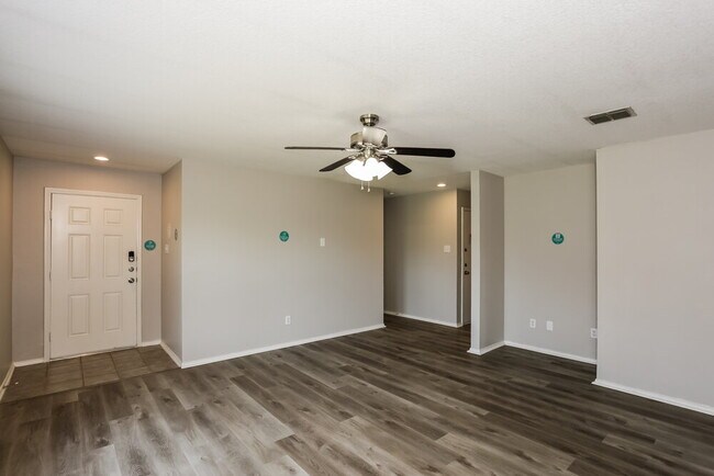 Foto del edificio - 1520 Castle Ridge Rd