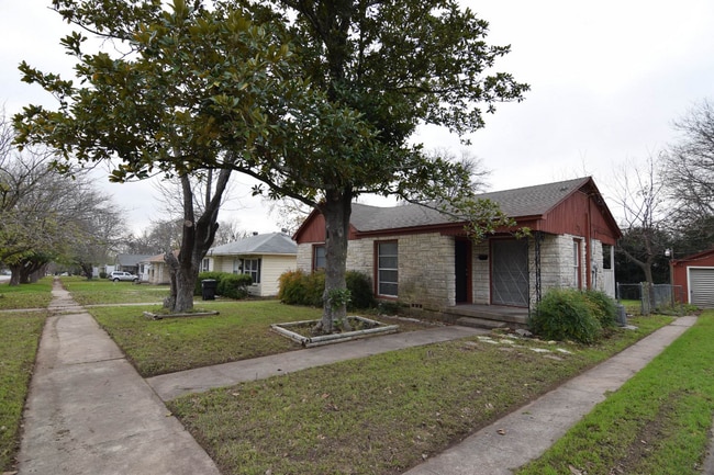 Building Photo - 1810 S 9th St