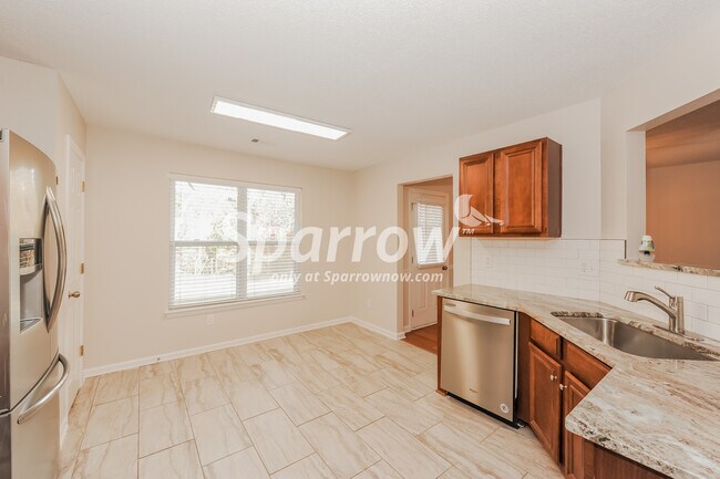 Building Photo - 204 Mystic Hollow