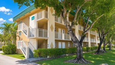 Building Photo - 5500 SW 77th Ct