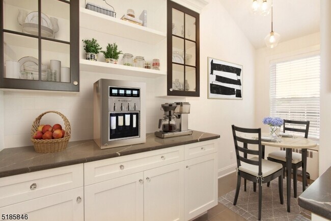 Foto del edificio - 380 Claremont Ave