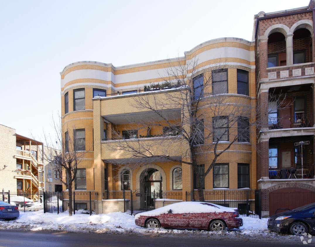Building Photo - 845 W Montrose Ave