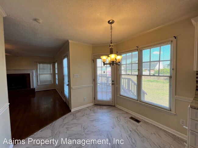 Building Photo - 3 br, 2.5 bath House - 1175 Derbyshire Rd