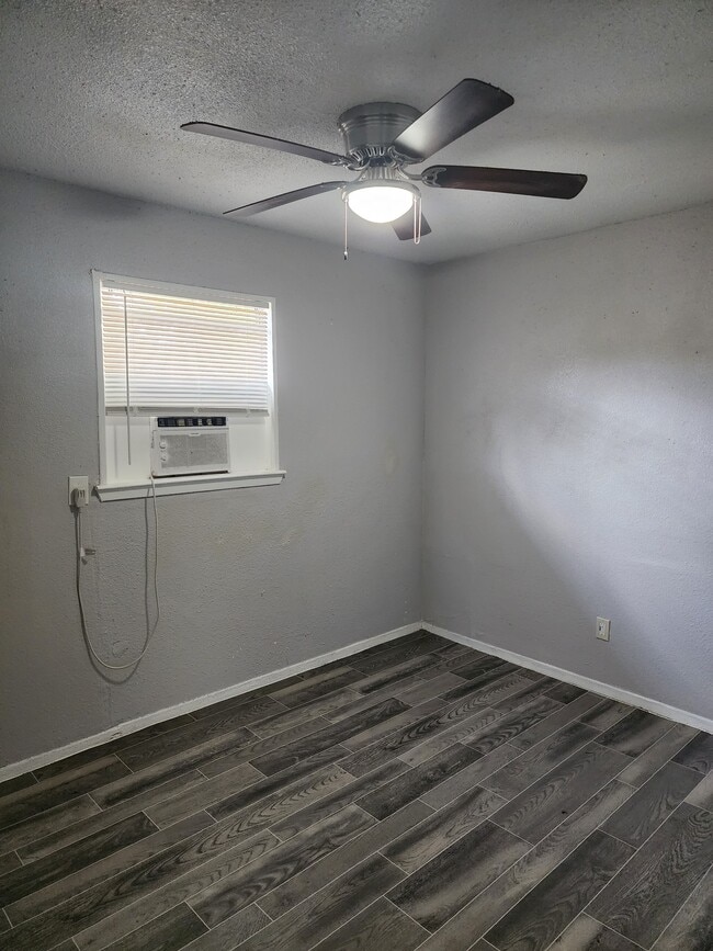 Building Photo - 522 Aaron Plz