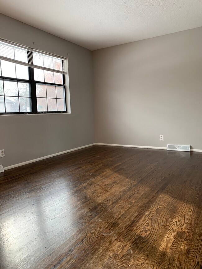 Living room - 708 NE Orchard St
