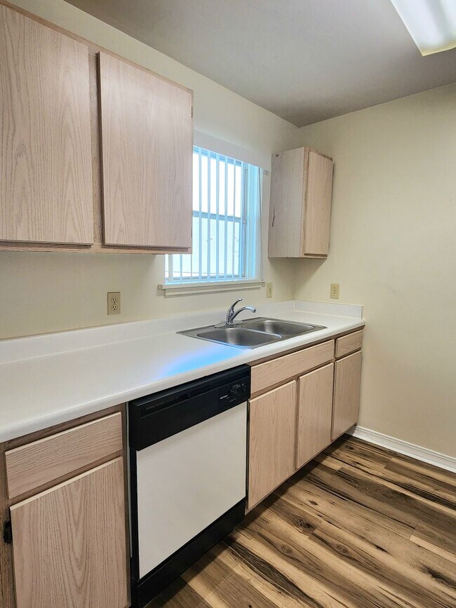 Foto del edificio - FOR RENT 1 bedroom 1 bath condo, balcony, ...