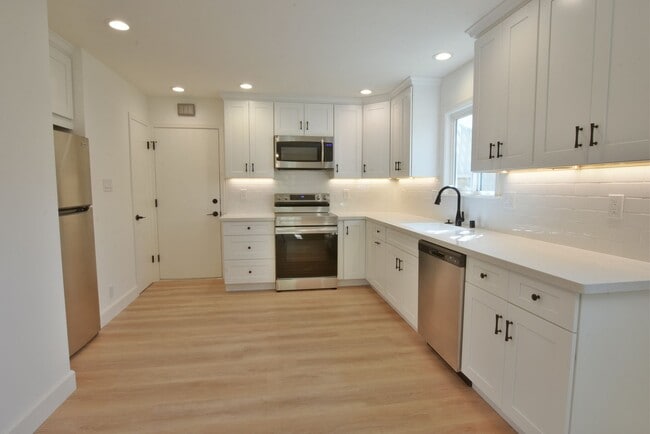 Foto del edificio - Beautifully Remodeled 3 Bedroom 2 Bath in Desirable Campbell Neighborhood