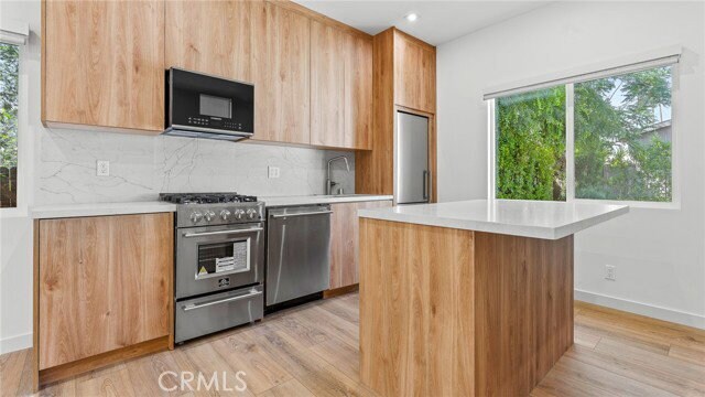 Foto del edificio - 512 W Washington Blvd