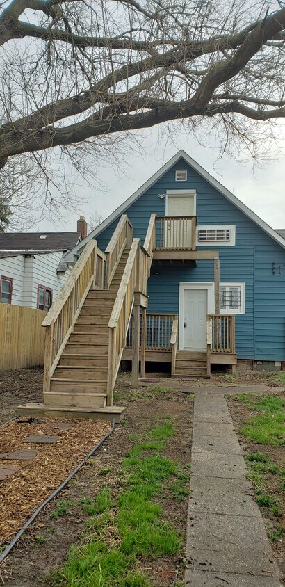 entrance to unit is located in back upstairs - 216 N Summit St