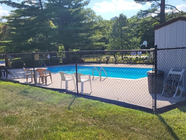 Building Photo - 2-30 Chateau Place - 22-10