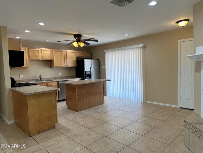 Foto del edificio - 3311 W Tuckey Ln