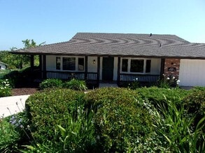 Building Photo - 620 University Dr