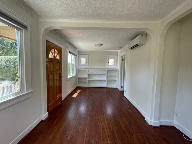 Sala de estar orientada al sur - 3534 Helms Ave