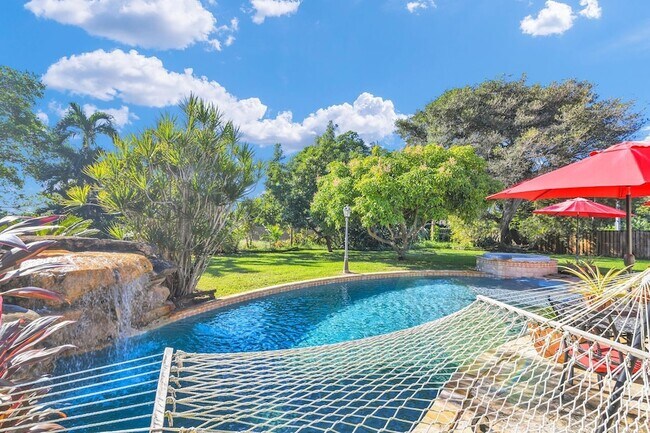 Building Photo - 916 Roberts Rd