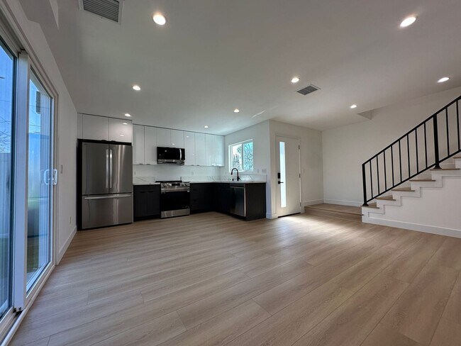 Foto del edificio - 6700 Noble Ave