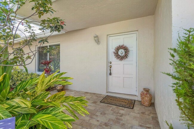 Building Photo - 1262 Pinetta Cir