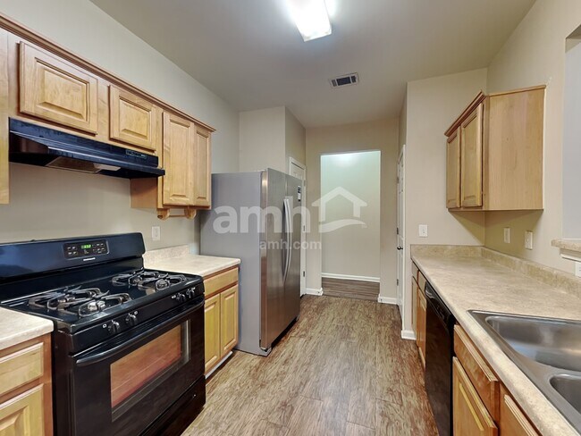 Foto del edificio - 2313 Worrall Hill Dr