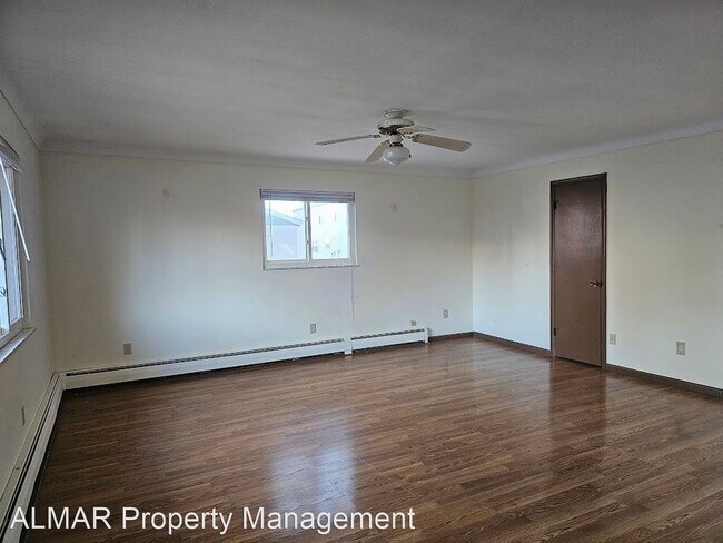 Building Photo - 2 br, 1 bath House - 812 N. Summit