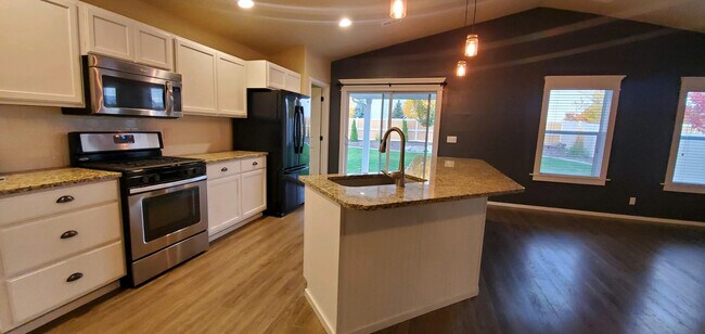 Foto del edificio - 7333 N Fairborne Ln