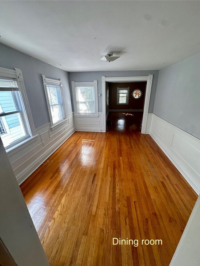 Foto del edificio - 102 Peck Ave