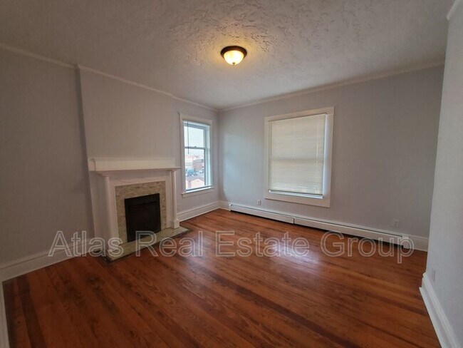 Building Photo - 825 12th St