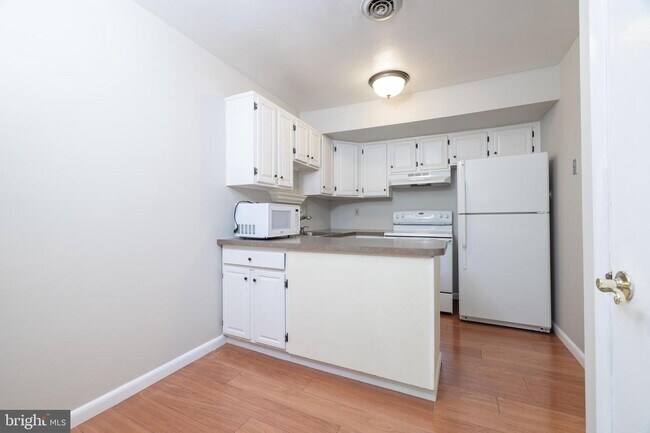Building Photo - 24 E Green Valley Cir