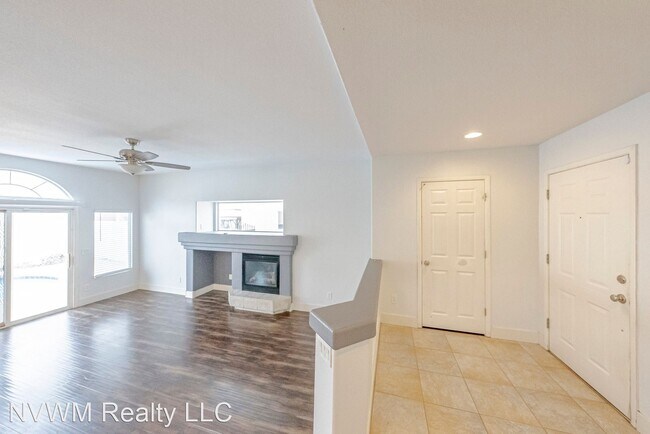 Building Photo - 3 br, 2.5 bath House - 7599 Slipstream St