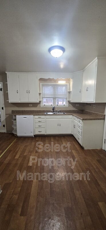 Foto del edificio - 7610 W Jefferson Blvd