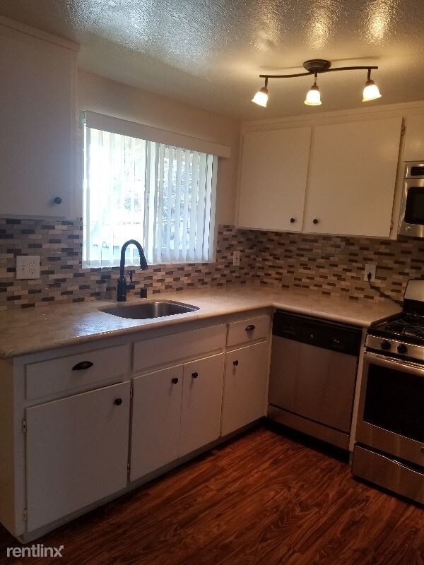 Foto principal - 570 S Rengstorff Ave