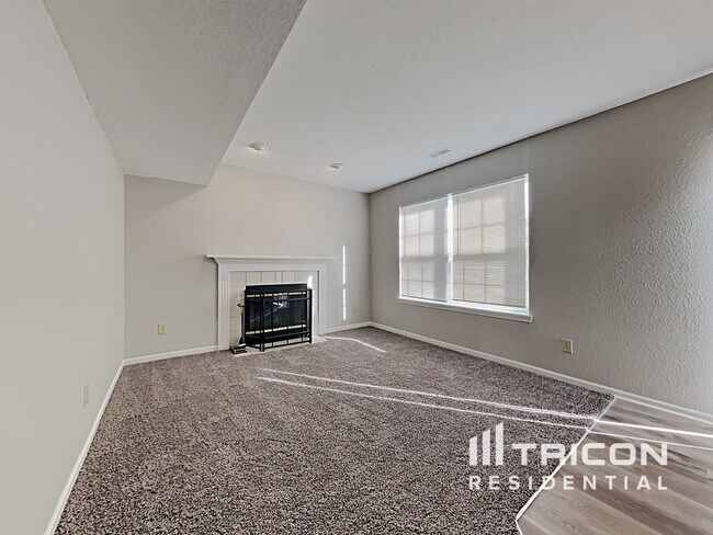 Foto del edificio - 619 Sweet Creek Dr