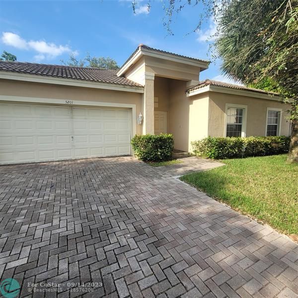 Foto principal - 5201 NW 25th St