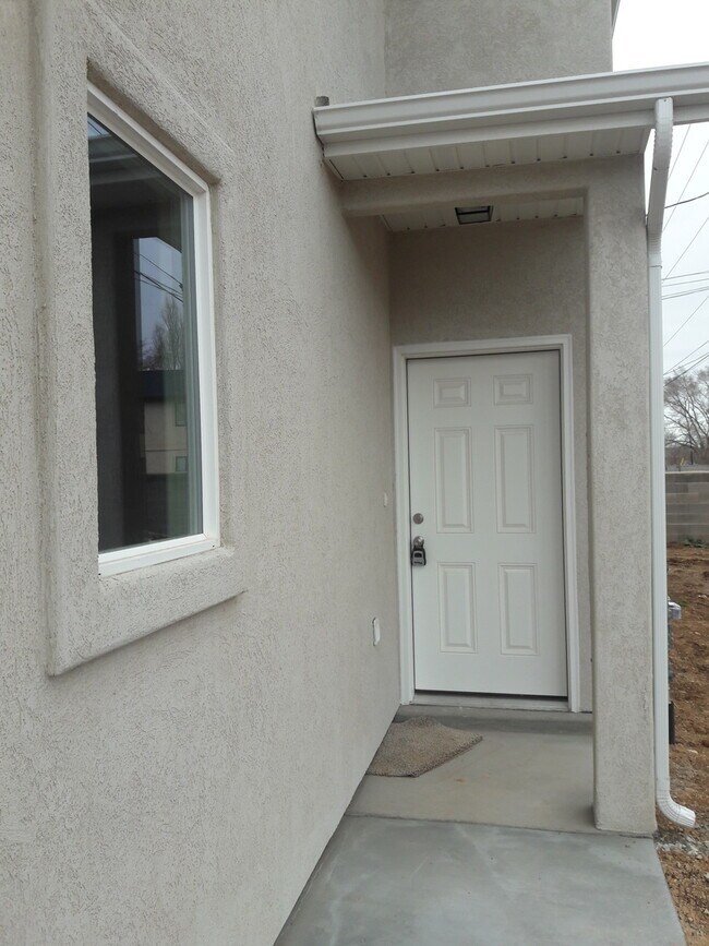 Foto del edificio - Move-In Discount --3 bed 2.5 bath - Newer townhome in the heart of Cedar City
