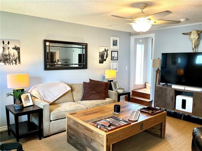 Foto del edificio - 6718 Silvermine Dr