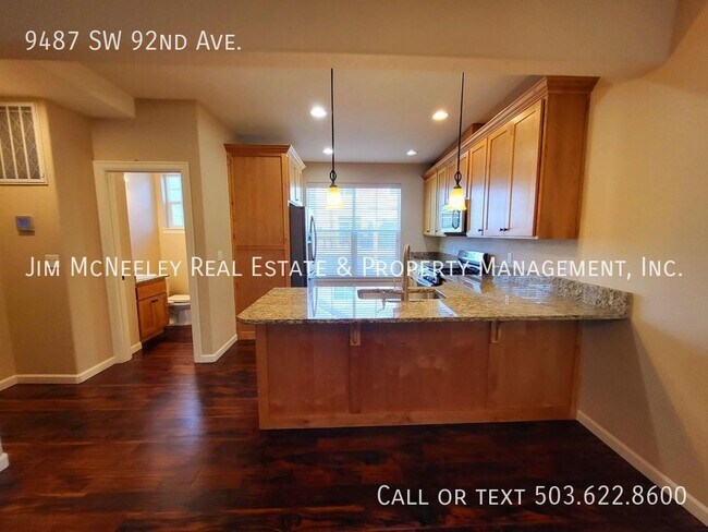 Foto del edificio - Fantastic Town Home across from Washington...